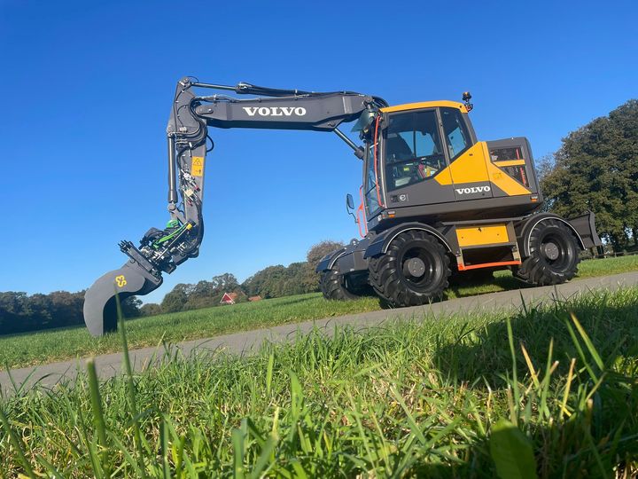 GRONDVERZET Grondverzet is een belangrijke tak bij Loonbedrijf Westerveld . Loonbedrijf Westerveld beschikt over een bre…