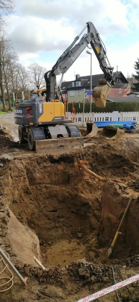 We draaien nog lekker door. Grondverzet, dorsen, onderhoud